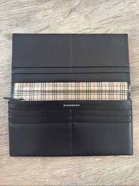 AUTHENTIC VINTAGE BURBERRY WALLET